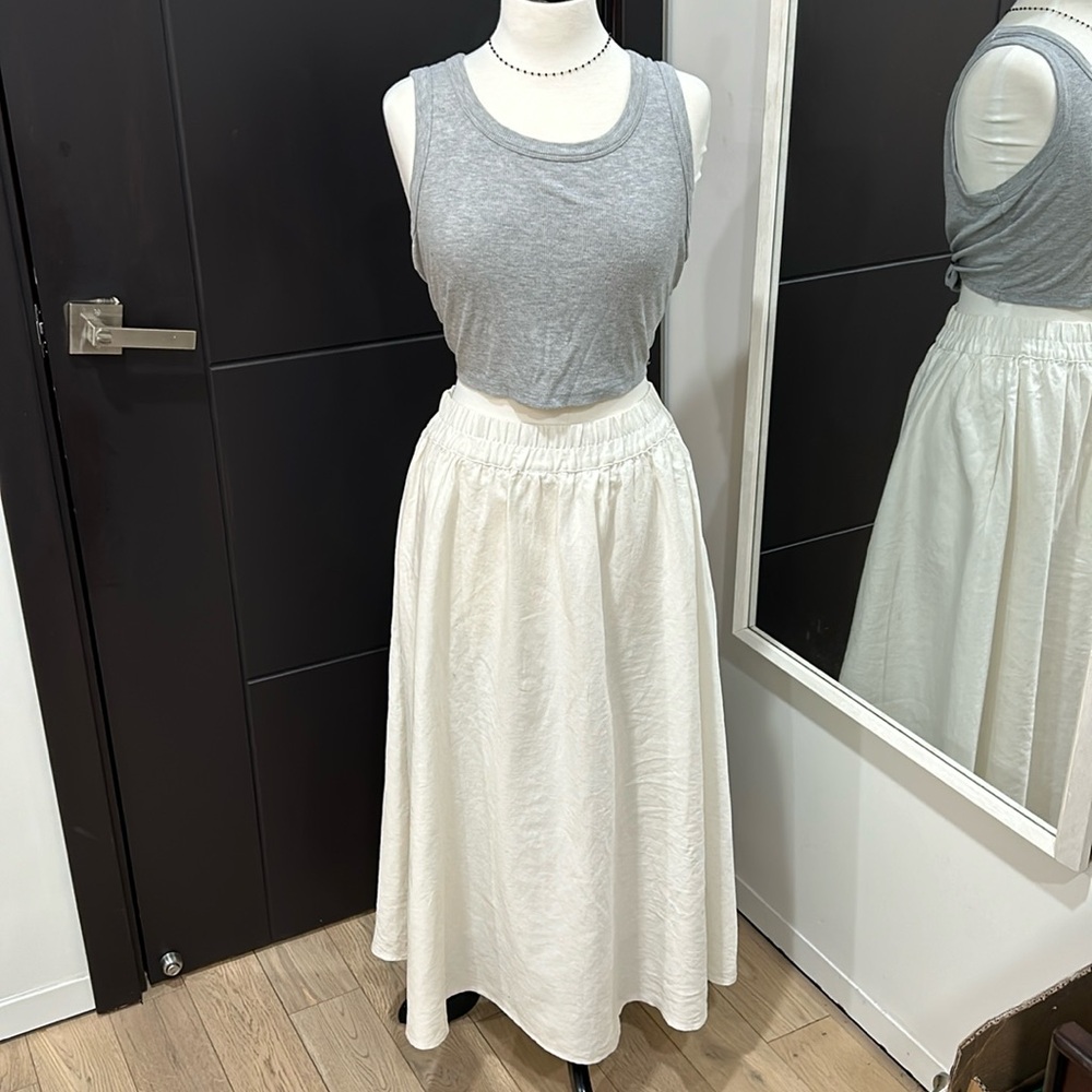 White long skirt. Has pockets. Size small.